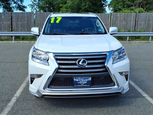 Used 2017 Lexus GX 460 Luxury w/ Sport Design Package AWD/4WD image 2