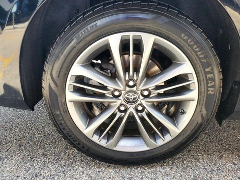 Used 2017 Toyota Camry SE FWD image 16
