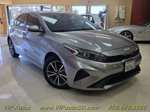 Used 2022 Kia Forte LXS FWD image 3