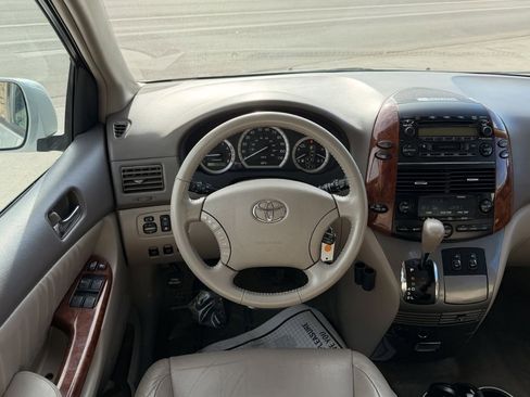 Used 2005 Toyota Sienna XLE image 24