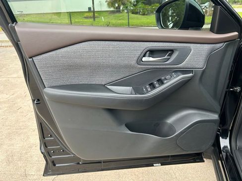 Used 2023 Nissan Rogue SV FWD image 10