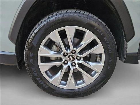 Used 2022 Toyota RAV4 XLE Premium image 23