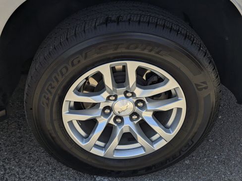 Used 2023 Chevrolet Suburban LS RWD image 7