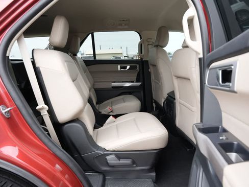 Used 2024 Ford Explorer XLT w/ Equipment Group 202A RWD image 19