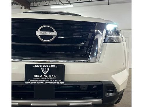 Used 2024 Nissan Pathfinder Platinum FWD image 5