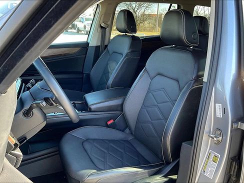 Used 2024 Volkswagen Atlas SE AWD/4WD image 23