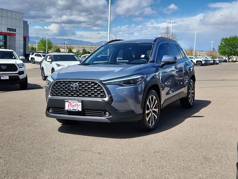 Used 2022 Toyota Corolla Cross XLE w/ Convenience Package image 4