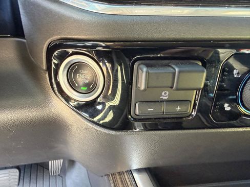 Used 2025 Chevrolet Silverado 1500 LT Trail Boss w/ Convenience Package II AWD/4WD image 24