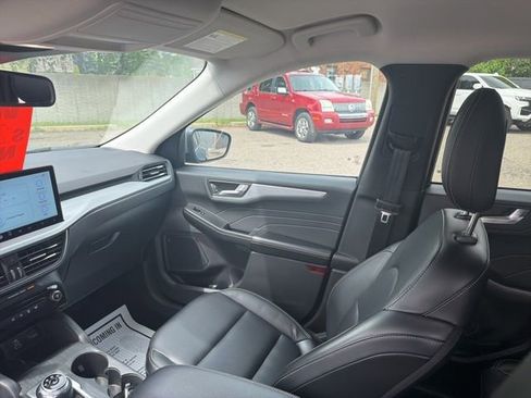 Used 2025 Ford Escape Platinum AWD/4WD image 19