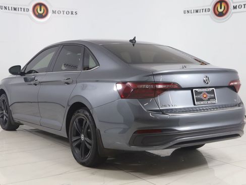 Used 2024 Volkswagen Jetta SE w/ Panoramic Sunroof Package FWD image 4