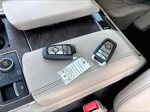 Used 2022 Lincoln Navigator Reserve AWD/4WD image 10