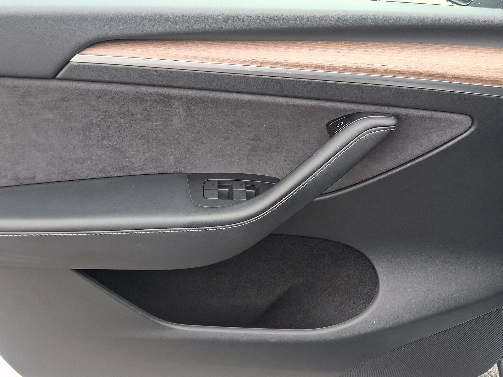 Used 2024 Tesla Model Y Long Range RWD image 12