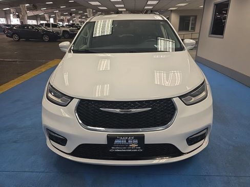 Used 2022 Chrysler Pacifica Touring-L FWD image 13