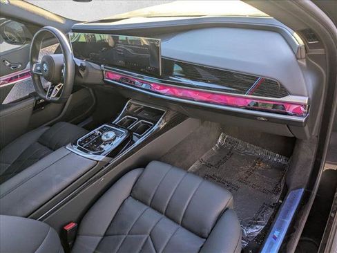 Used 2025 BMW i7 xDrive60 image 22