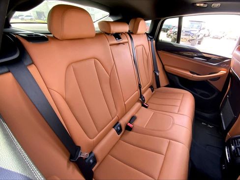 Used 2023 BMW X4 M40i image 19