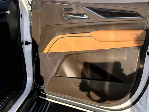 Used 2023 Cadillac Escalade ESV Sport w/ Touring Package image 19