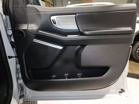 Used 2025 Ford Expedition Platinum AWD/4WD image 19