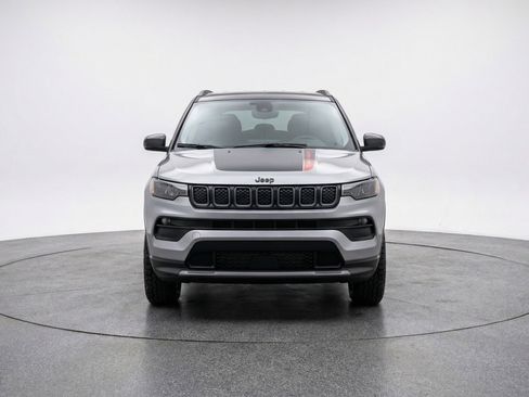 Used 2025 Jeep Compass Trailhawk AWD/4WD image 2