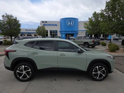 Used 2024 Chevrolet Trax RS w/ Driver Confidence Package FWD image 4
