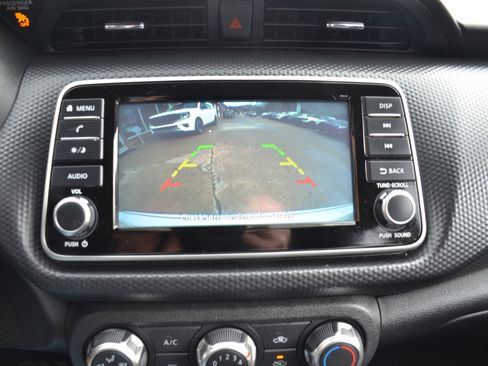 Used 2022 Nissan Kicks S image 11