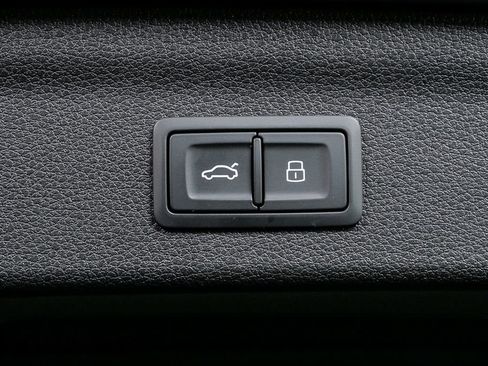 Used 2024 Audi Q3 2.0T Premium w/ Convenience Package image 30