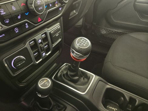 Used 2018 Jeep Wrangler Unlimited Sport S image 24