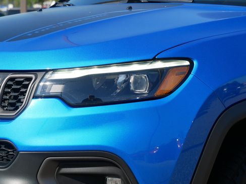Used 2025 Jeep Compass Trailhawk w/ Trailhawk Elite Group AWD/4WD image 16