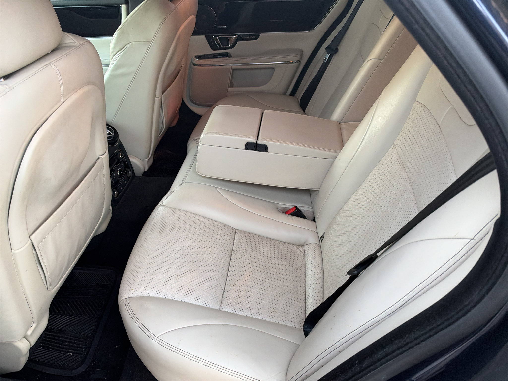 Used 2015 Jaguar XJ RWD image 10