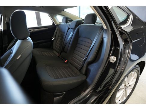 Used 2020 Ford Fusion SE FWD image 11