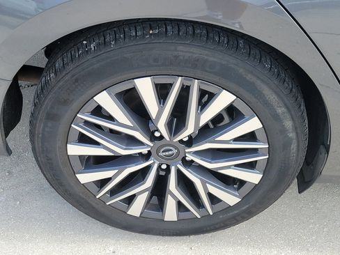 Used 2025 Nissan Altima 2.5 SV image 10