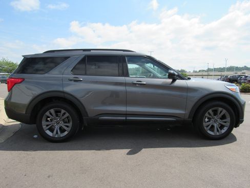 Used 2023 Ford Explorer XLT w/ Equipment Group 202A AWD/4WD image 5