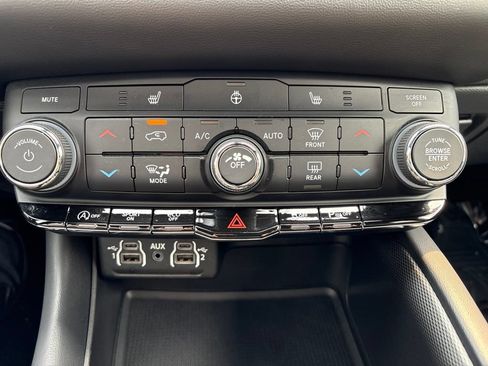 Used 2023 Dodge Durango GT AWD/4WD image 32