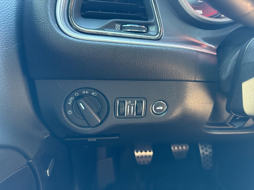 Used 2019 Dodge Challenger SRT Hellcat RWD image 17