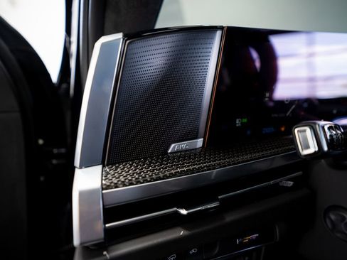 Used 2025 Cadillac Escalade ESV V image 35