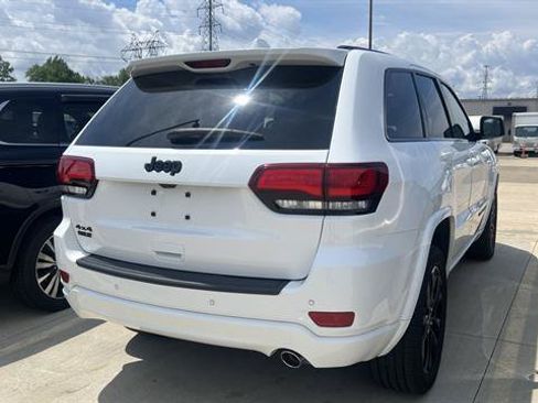 Used 2021 Jeep Grand Cherokee Laredo X AWD/4WD image 2