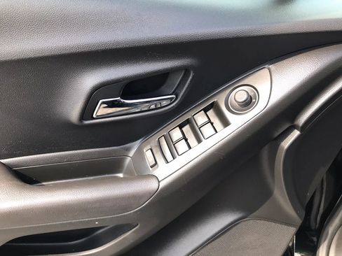 Used 2020 Chevrolet Trax LS FWD image 12