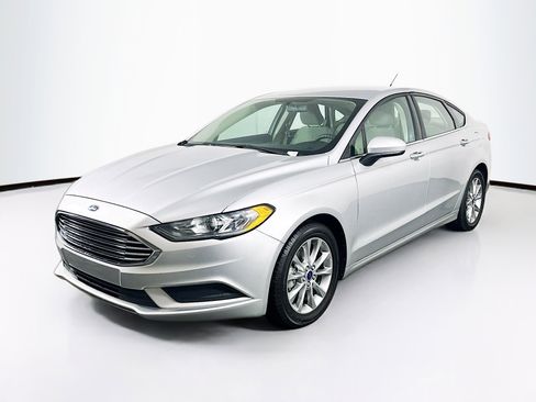 Used 2017 Ford Fusion SE FWD image 3