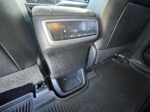 Used 2018 Toyota Highlander XLE image 17