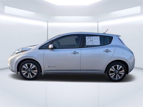 Used 2017 Nissan Leaf SV image 6
