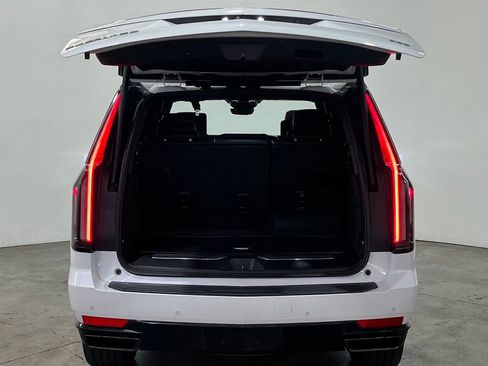 Used 2022 Cadillac Escalade Sport Platinum w/ Heavy-Duty Trailer Package AWD/4WD image 12