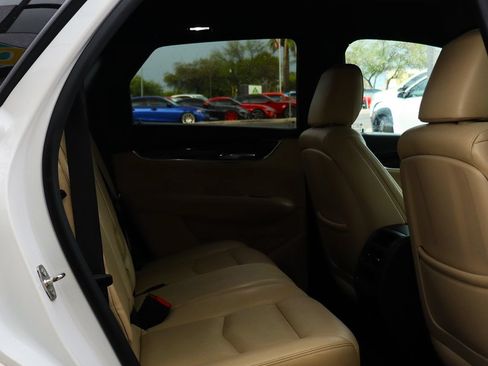 Used 2017 Cadillac XT5 FWD image 28
