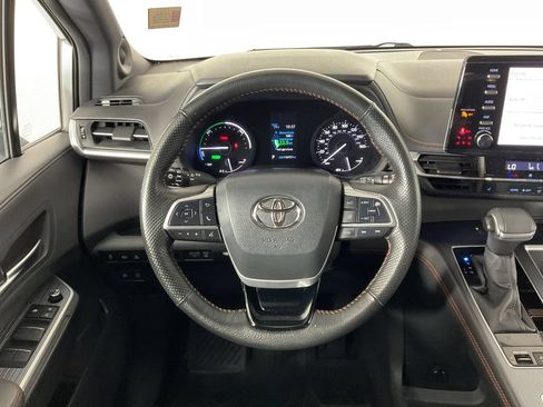 Used 2022 Toyota Sienna XSE w/ XSE Plus Package FWD image 12