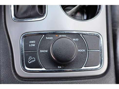 Used 2022 Jeep Grand Cherokee Laredo X AWD/4WD image 39
