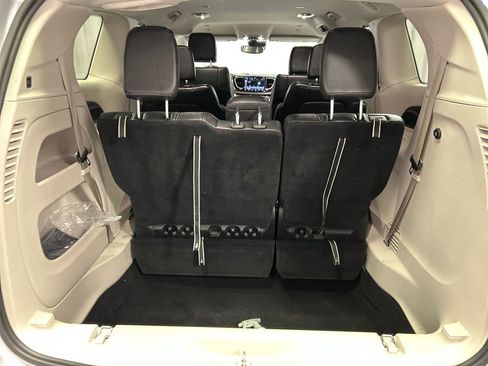 Used 2024 Chrysler Pacifica Touring-L FWD image 25