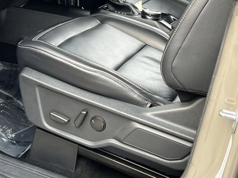 Used 2025 Ford Bronco Outer Banks image 12