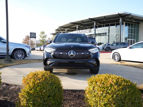 Used 2026 Mercedes-Benz GLC 300 4MATIC image 2