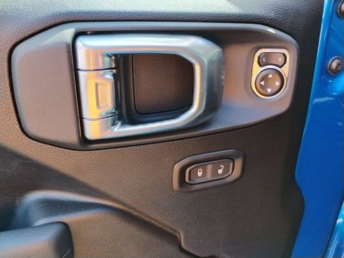 New 2025 Jeep Gladiator Sport image 18