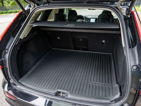 Used 2024 Volvo XC60 B5 Plus AWD/4WD image 15