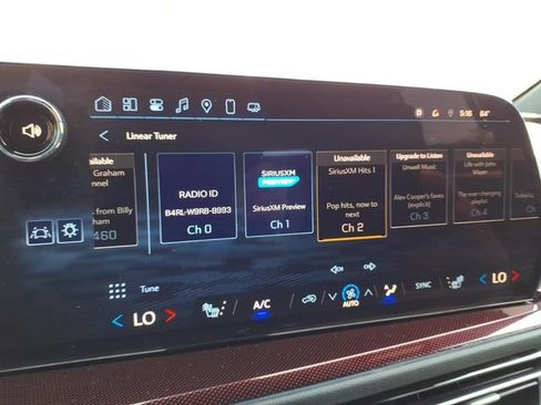 Used 2025 Chevrolet Traverse Z71 AWD/4WD image 34