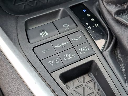 Certified 2019 Toyota RAV4 LE AWD/4WD image 26